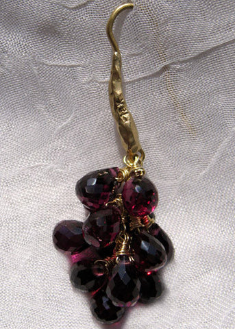 Hammerwire Earring /Rhodolite Garnet Tearvine