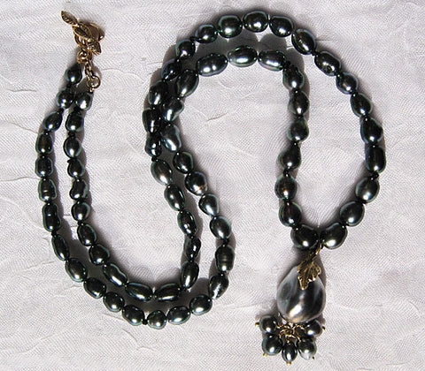 Tahitian Keshi Pearl 17" Motu Necklace / Pendant & Pearlvine(18k)