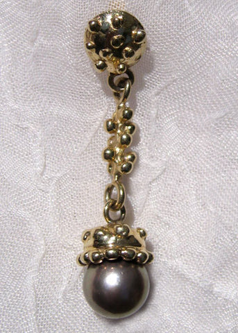 Granulated Dome/ Fish/ Cap/ Black Tahitian Pearl Earring